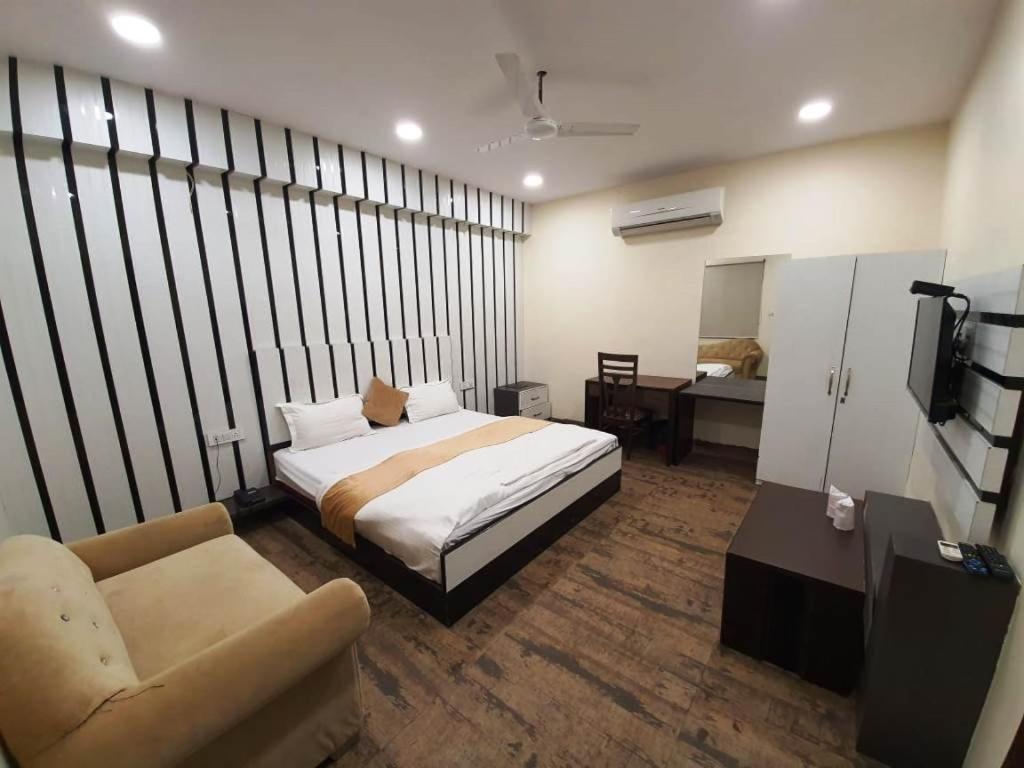 Hotel Mandakini Royale Kanpur Exterior photo