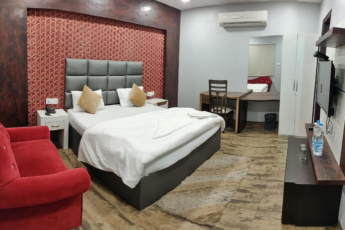 Hotel Mandakini Royale Kanpur Exterior photo