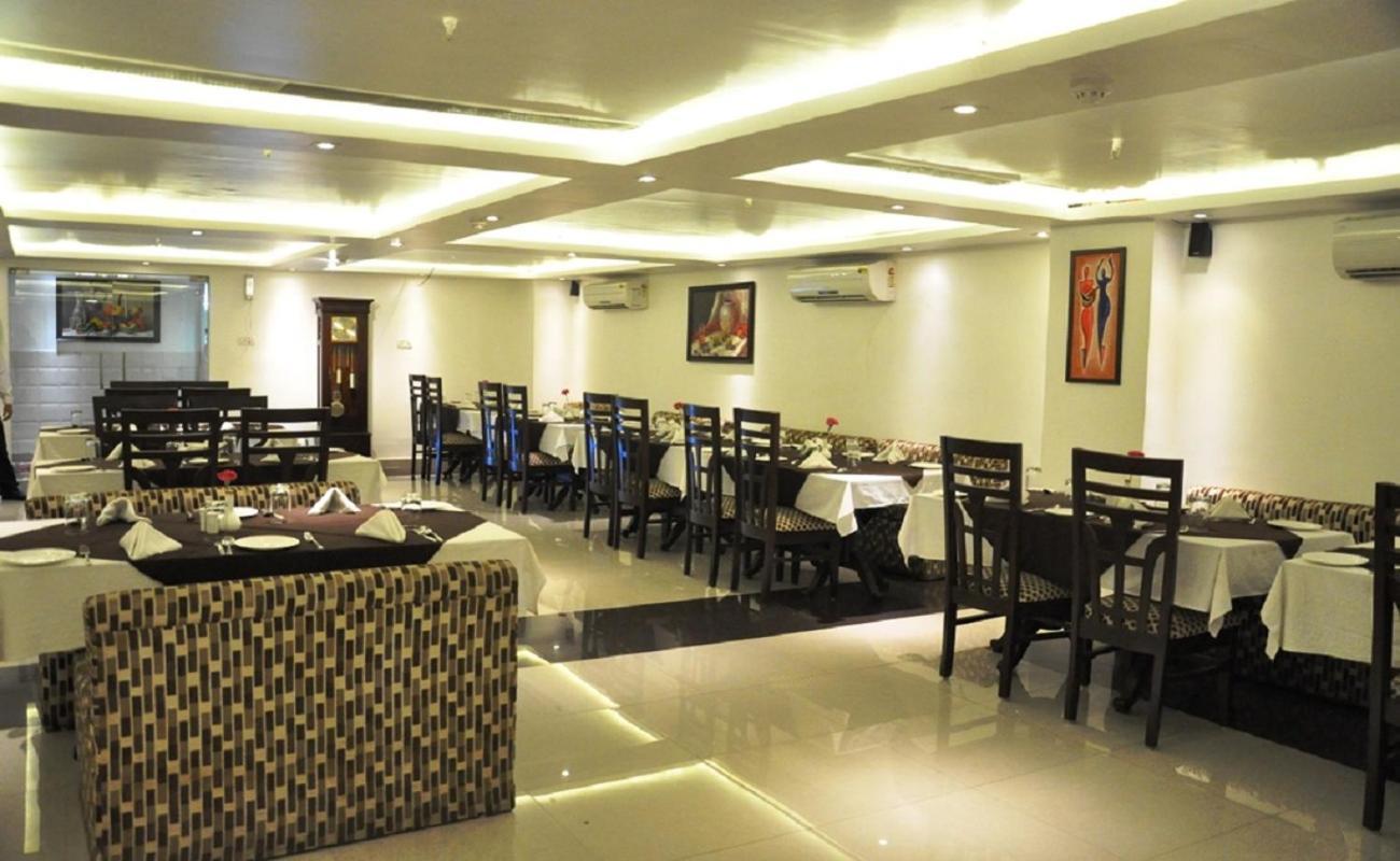 Hotel Mandakini Royale Kanpur Exterior photo