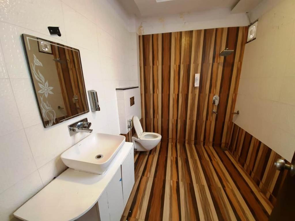 Hotel Mandakini Royale Kanpur Exterior photo