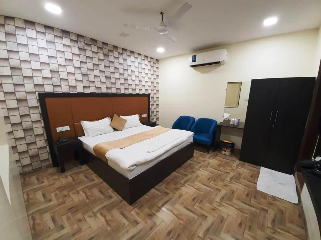 Hotel Mandakini Royale Kanpur Exterior photo