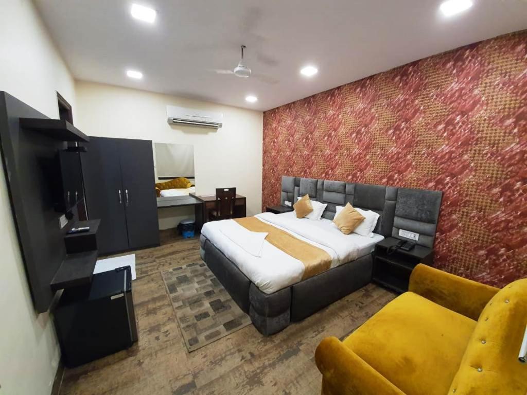 Hotel Mandakini Royale Kanpur Exterior photo