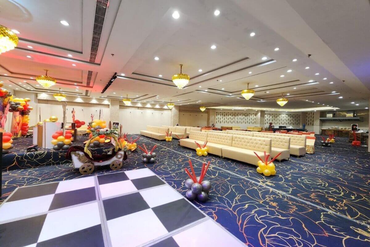 Hotel Mandakini Royale Kanpur Exterior photo