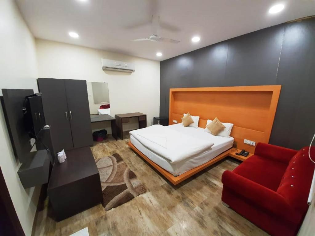 Hotel Mandakini Royale Kanpur Exterior photo