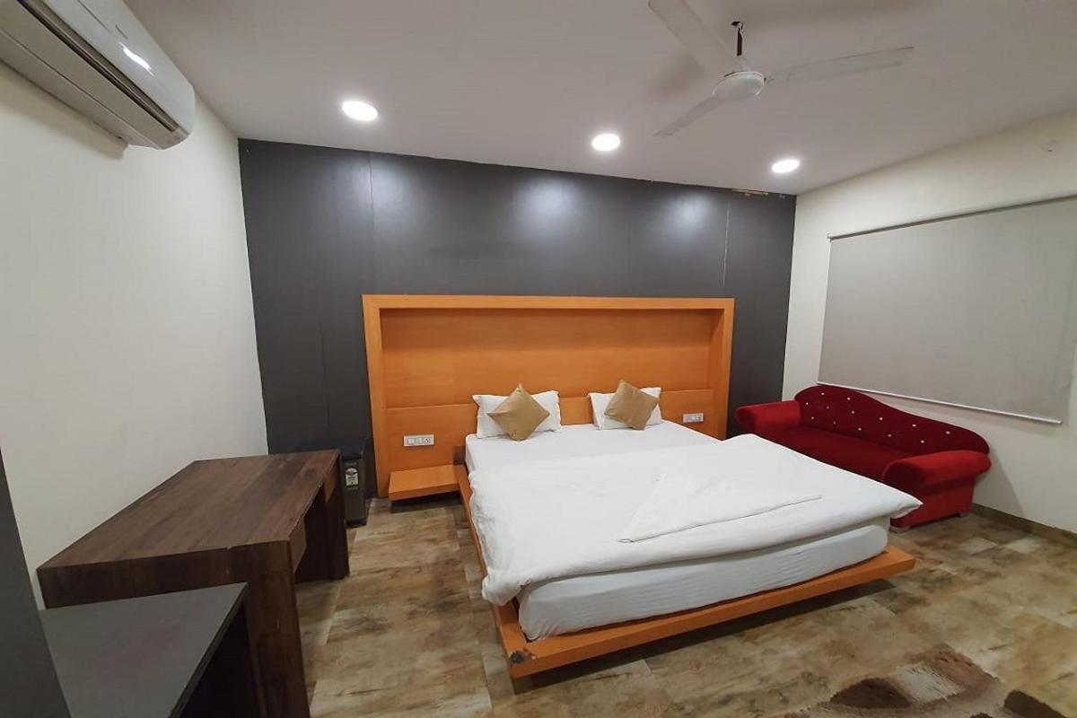 Hotel Mandakini Royale Kanpur Exterior photo