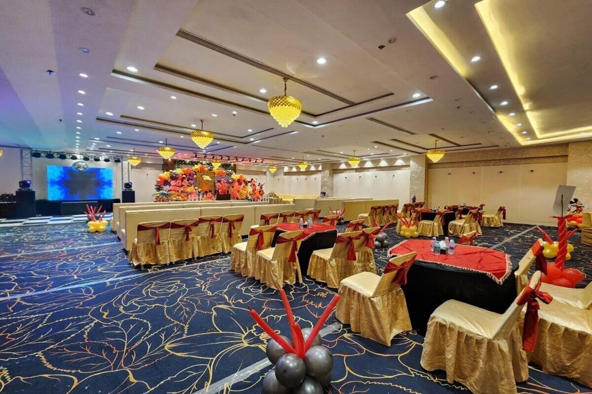 Hotel Mandakini Royale Kanpur Exterior photo