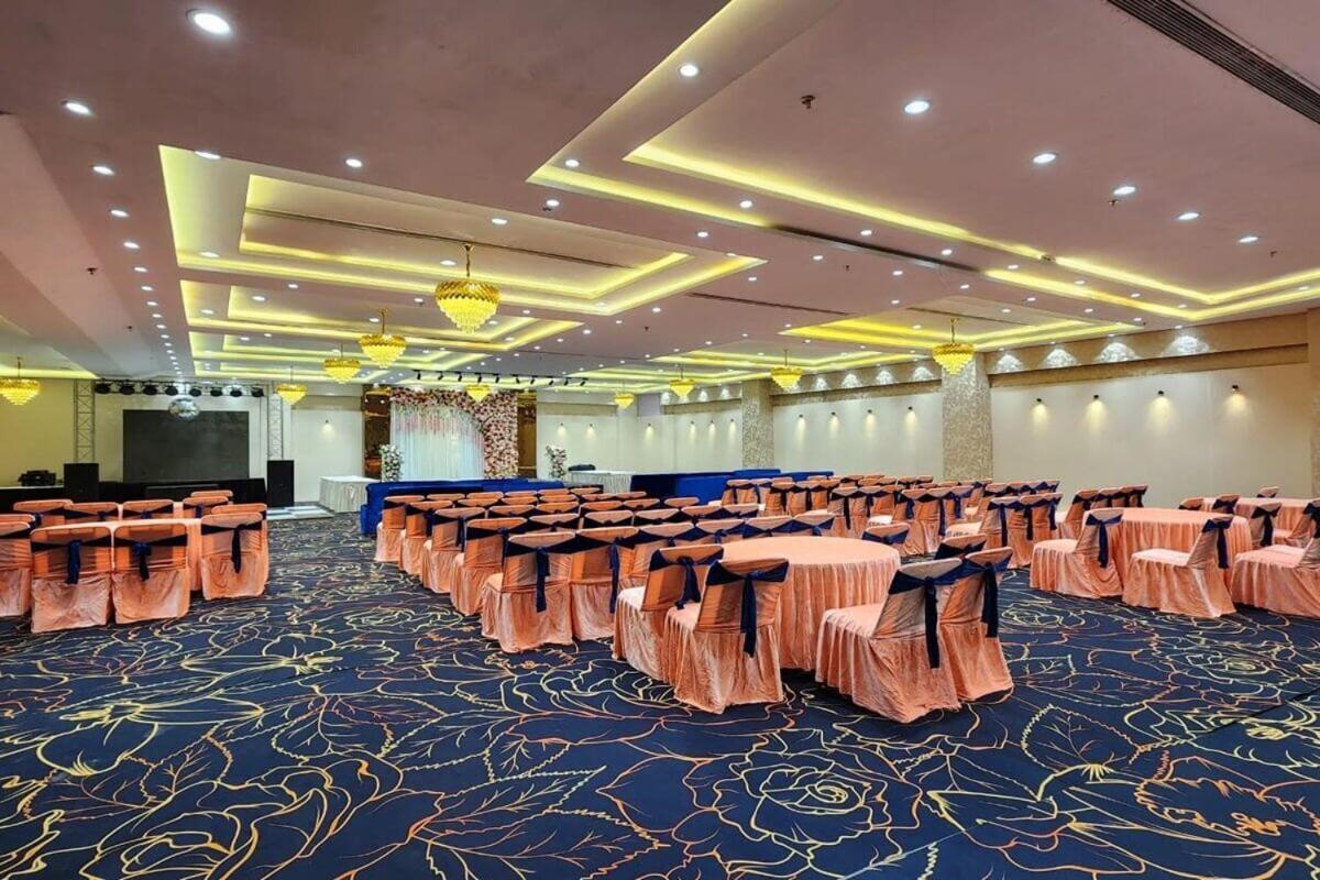 Hotel Mandakini Royale Kanpur Exterior photo