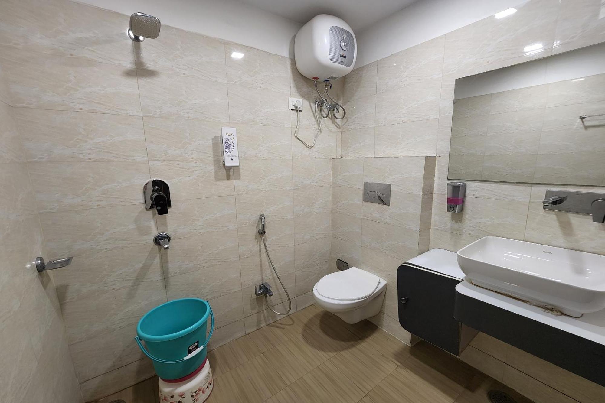 Hotel Mandakini Royale Kanpur Exterior photo