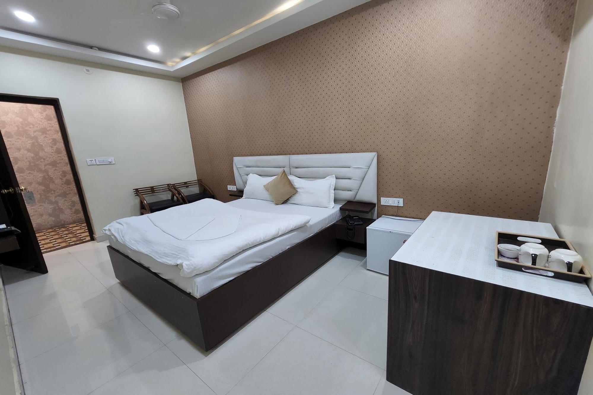 Hotel Mandakini Royale Kanpur Exterior photo