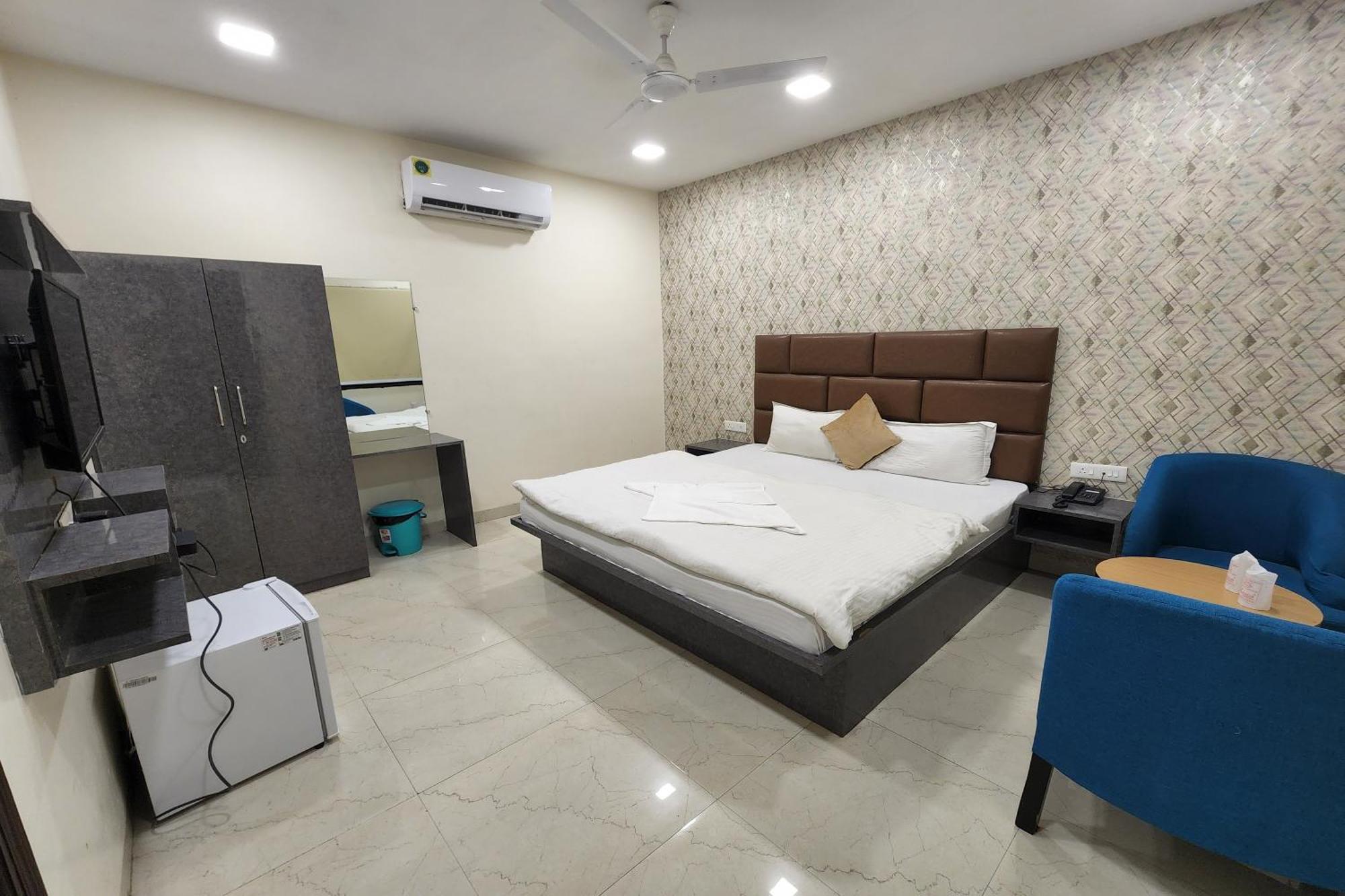 Hotel Mandakini Royale Kanpur Exterior photo