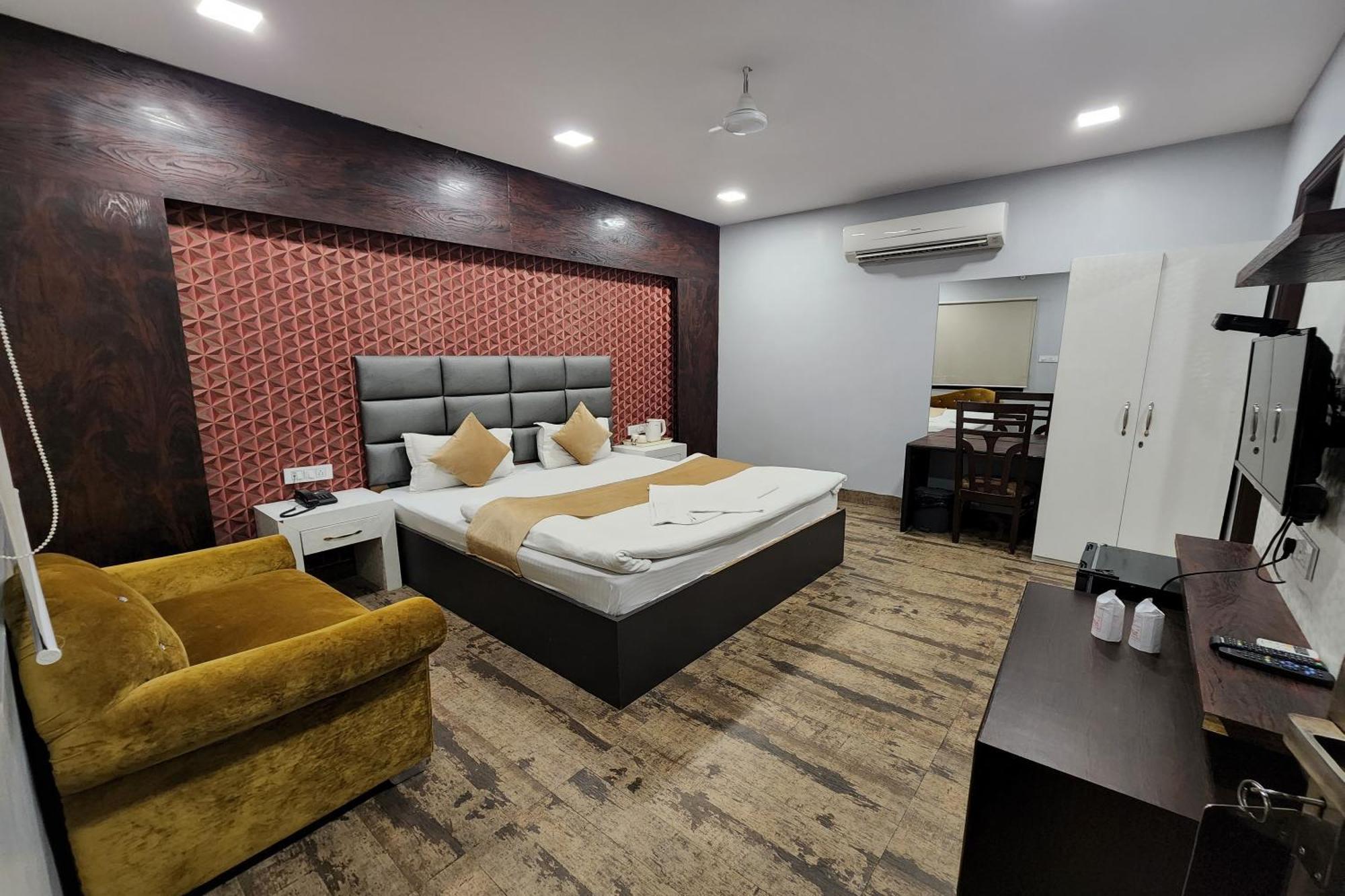 Hotel Mandakini Royale Kanpur Exterior photo