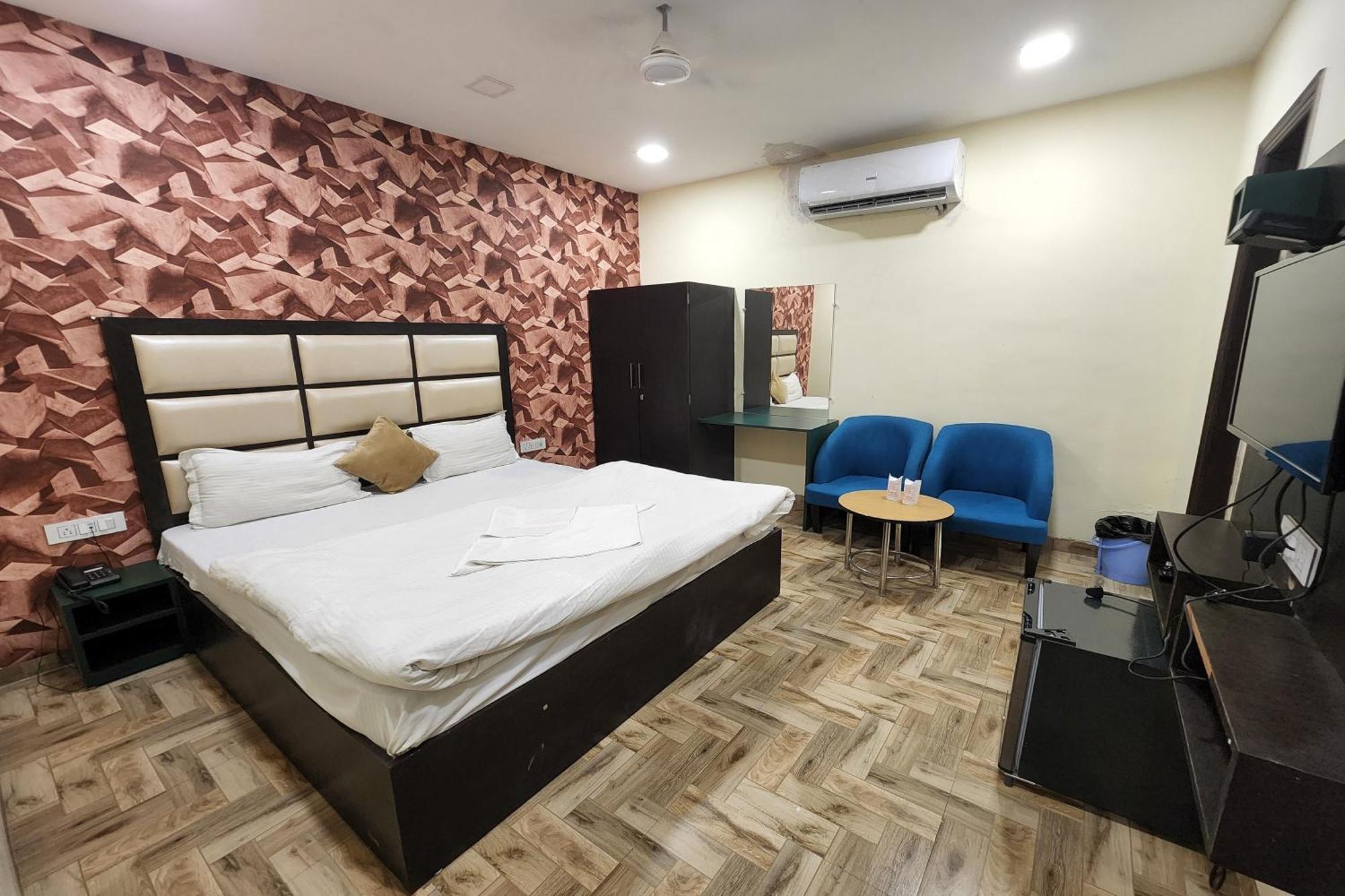 Hotel Mandakini Royale Kanpur Exterior photo